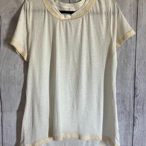 225 scoop neck tee with lace accents and lower back